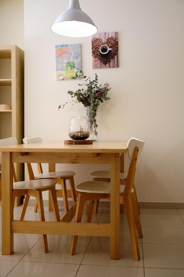 V010 - Milenium - Roses Apartment Luaran gambar